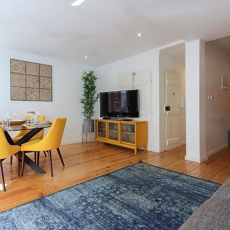 Charming And Stylish Downtown Apt In XIX Century Building Lisbon Exterior photo