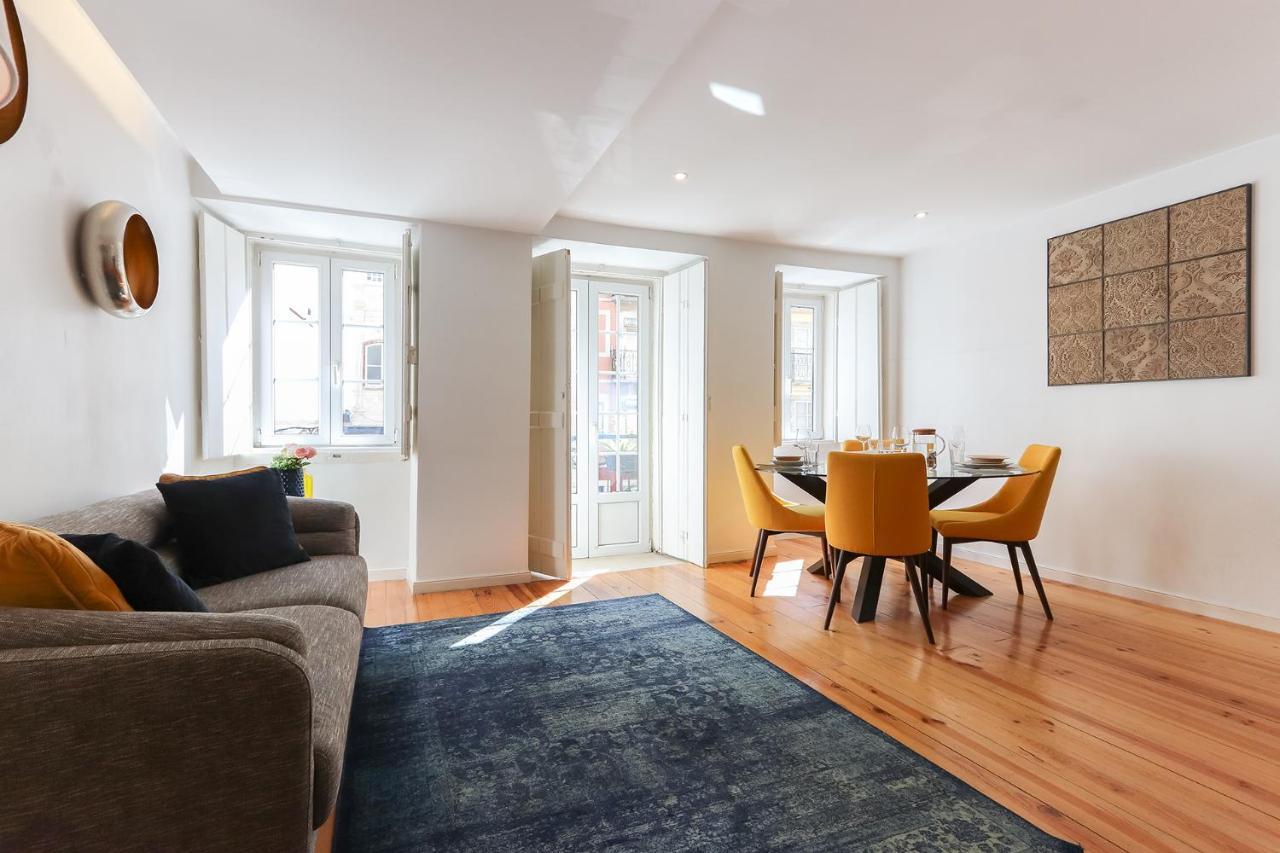 Charming And Stylish Downtown Apt In XIX Century Building Lisbon Exterior photo