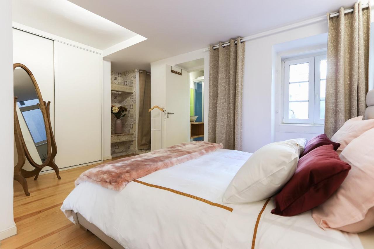 Charming And Stylish Downtown Apt In XIX Century Building Lisbon Exterior photo