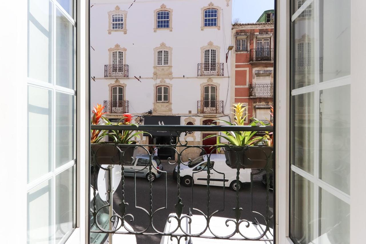 Charming And Stylish Downtown Apt In XIX Century Building Lisbon Exterior photo
