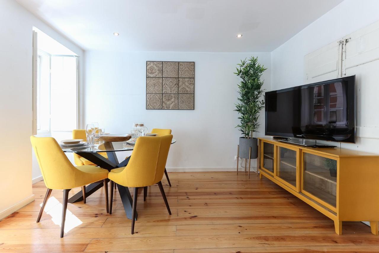 Charming And Stylish Downtown Apt In XIX Century Building Lisbon Exterior photo